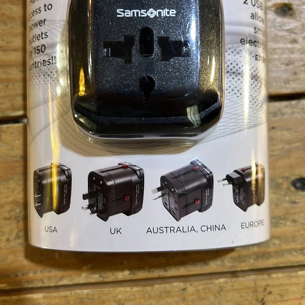 Samsonite Luggage Universal Black Power Adapter. set of free luggage tags 🙌🏻